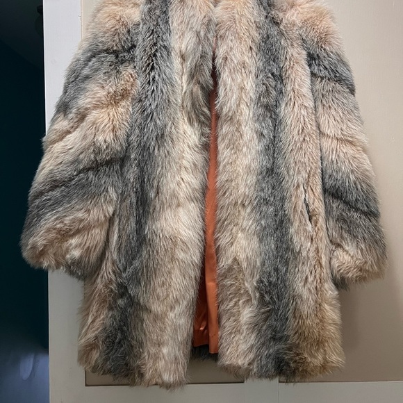 Vintage Jordache Faux Fur Coat Fully Lined Womens Sz Lrgtan/gray sz M- 80’s